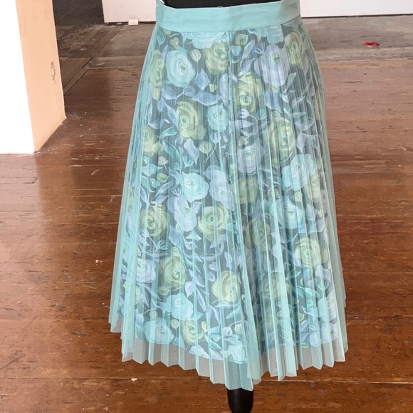 Burberry London, silk and sheer overlay skirt - Picture 5 of 15